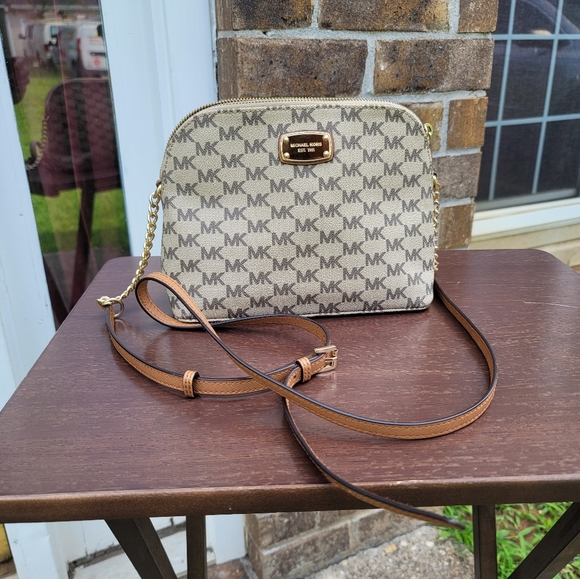 Michael Kors Handbags - Michael Kors crossbody